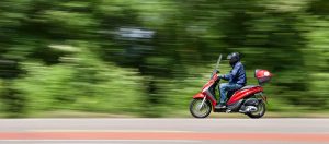 7 razones para obtener el carné de ciclomotor en Valencia y renunciar al patinete